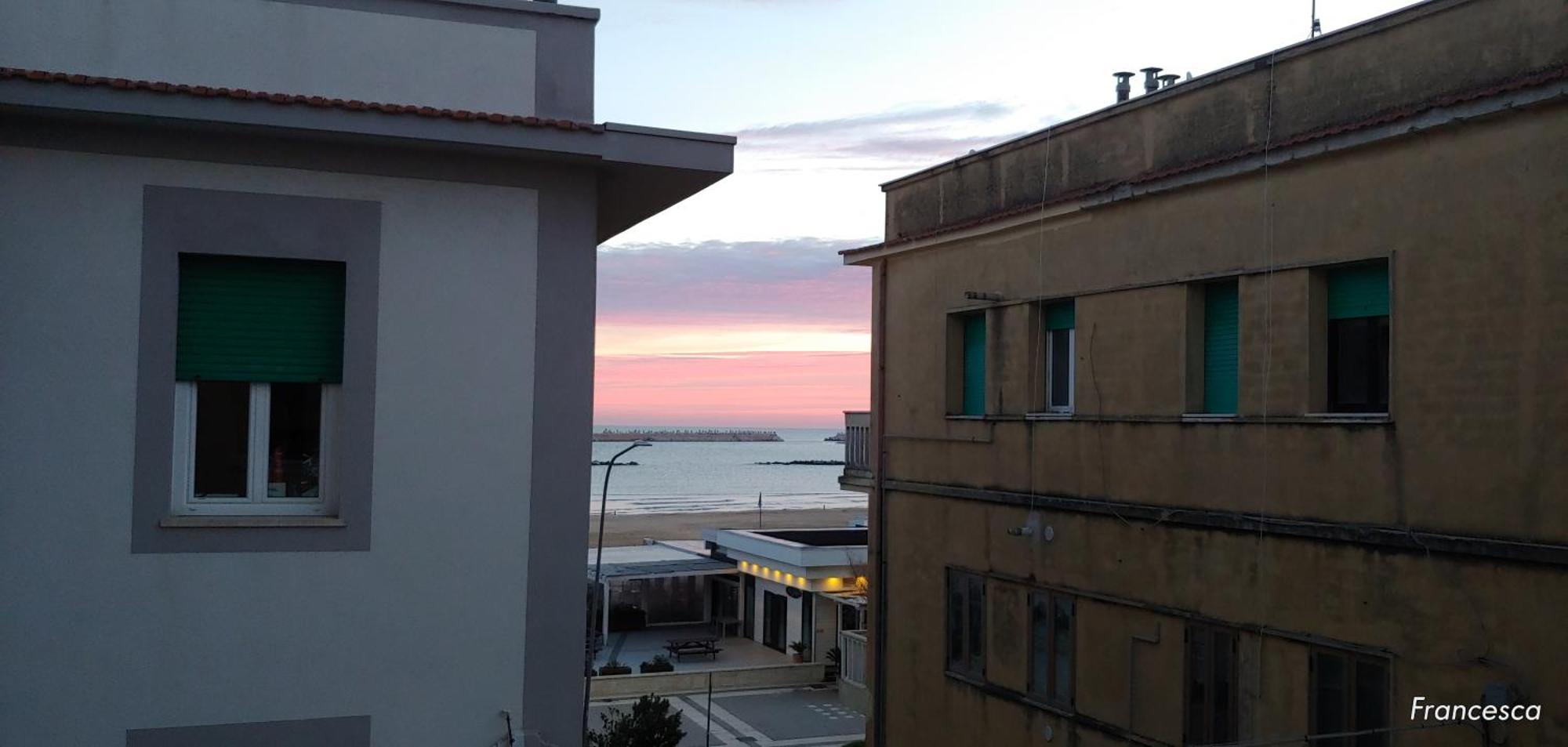 Casa Di Pipo - Appartamento Davanti Al Mare Pescara Exterior foto